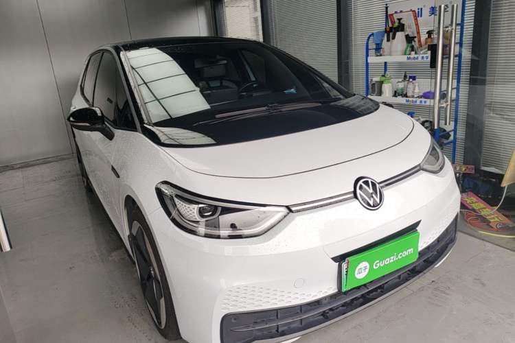 Used Volkswagen ID.3 2022 Pro Smart Edition Front Right 45 Deg
