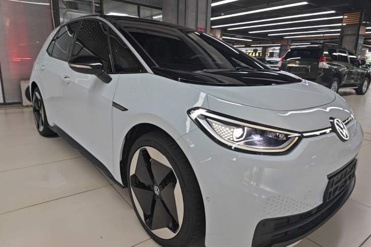 Used Volkswagen ID.3 2022 Pro Smart Edition Front Right 45 Deg