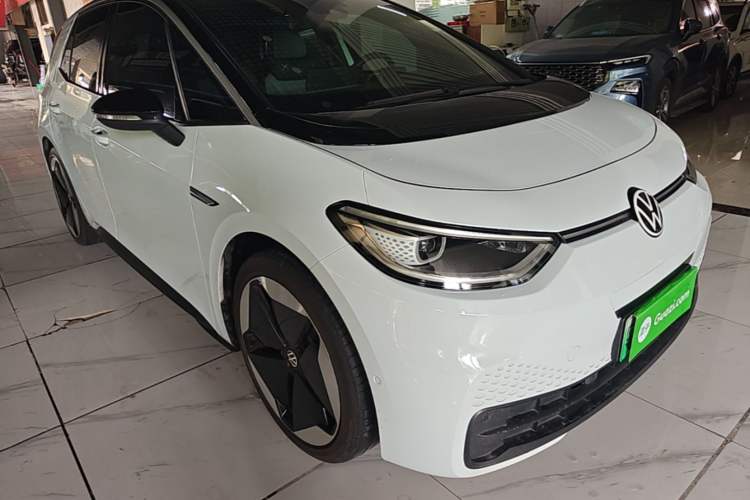 Used Volkswagen ID.3 2022 Pro Smart Edition Front Right 45 Deg