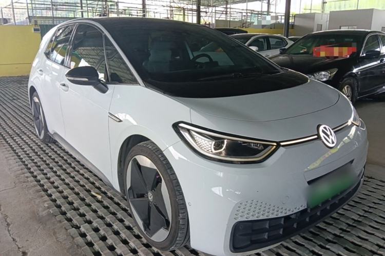 Used Volkswagen ID.3 2022 Pro Smart Edition Front Right 45 Deg