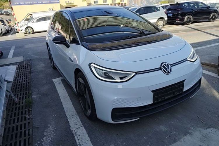 Used Volkswagen ID.3 2022 Pro Smart Edition Front Right 45 Deg
