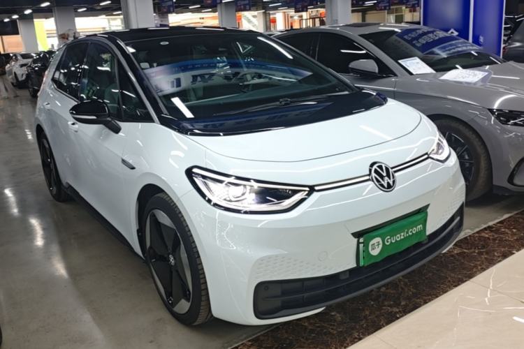 Used Volkswagen ID.3 2022 Pro Smart Edition Front Right 45 Deg
