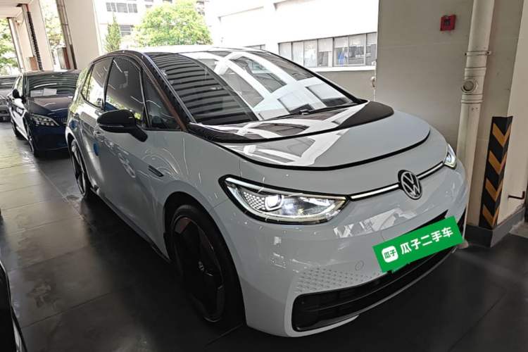 Used Volkswagen ID.3 2022 Pro Smart Edition Front Right 45 Deg