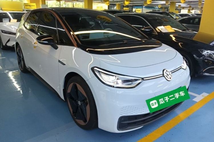 Used Volkswagen ID.3 2022 Pro Smart Edition Front Right 45 Deg