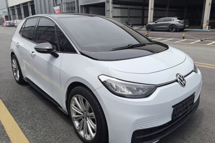 Used Volkswagen ID.3 2022 Active Pure Intelligent Enjoyment Edition Front Right 45 Deg