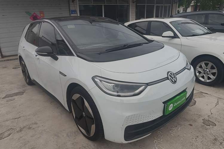Used Volkswagen ID.3 2022 Pro Smart Edition Front Right 45 Deg