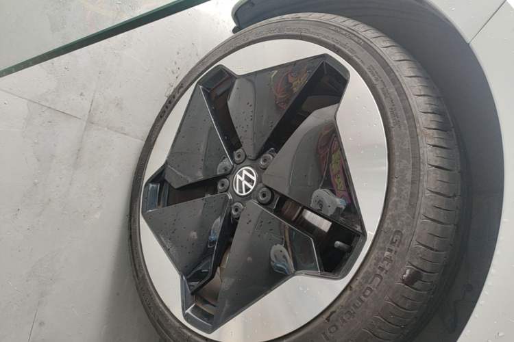Used Volkswagen ID.3 2022 Pro Smart Edition Left Front Wheel Hub