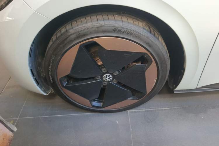 Used Volkswagen ID.3 2022 Pro Smart Edition Left Front Wheel Hub