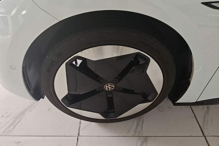 Used Volkswagen ID.3 2022 Pro Smart Edition Left Front Wheel Hub