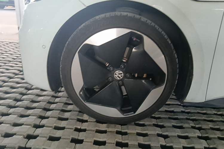 Used Volkswagen ID.3 2022 Pro Smart Edition Left Front Wheel Hub