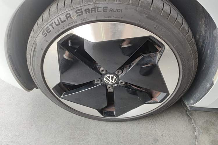 Used Volkswagen ID.3 2022 Pro Smart Edition Left Front Wheel Hub