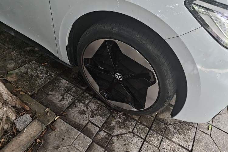 Used Volkswagen ID.3 2022 Pro Smart Edition Right Front Wheel Hub
