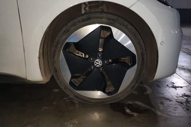 Used Volkswagen ID.3 2022 Pro Smart Edition Right Front Wheel Hub