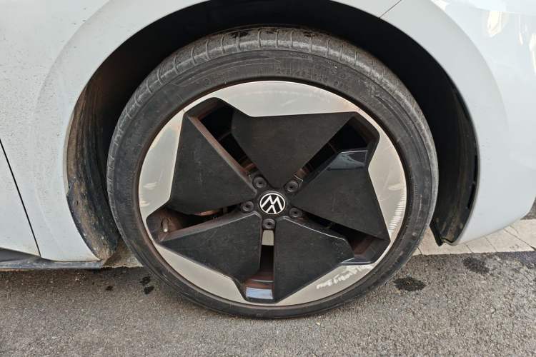 Used Volkswagen ID.3 2022 Pro Smart Edition Right Front Wheel Hub
