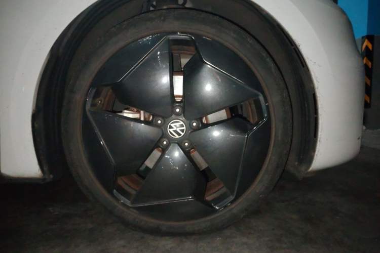 Used Volkswagen ID.3 2022 Pro Smart Edition Right Front Wheel Hub