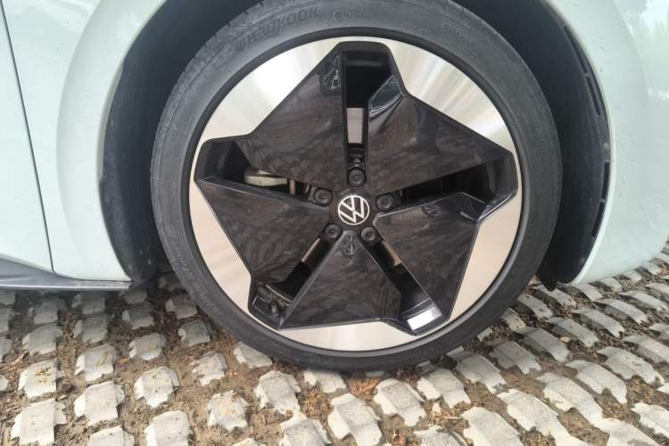 Used Volkswagen ID.3 2022 Pro Smart Edition Right Front Wheel Hub