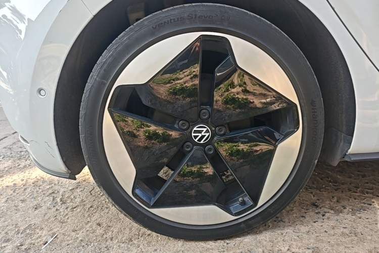 Used Volkswagen ID.3 2022 Pro Smart Edition Right Rear Wheel Hub