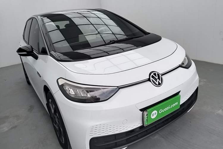Used Volkswagen ID.3 2023 Pure Smart Edition Front Right 45 Deg