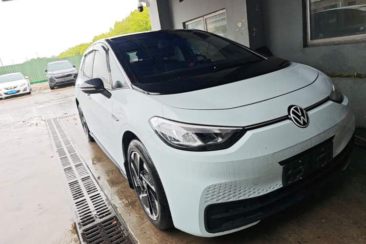 Used Volkswagen ID.3 2023 Pure Smart Edition Front Right 45 Deg