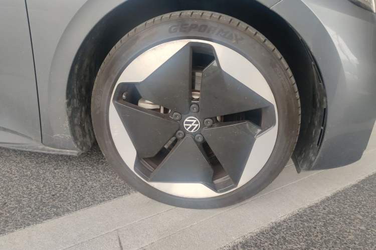 Used Volkswagen ID.3 2023 Intelligent Edition Right Front Wheel Hub