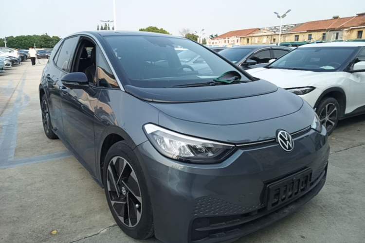 Used Volkswagen ID.3 2023 Pure Smart Edition Front Right 45 Deg