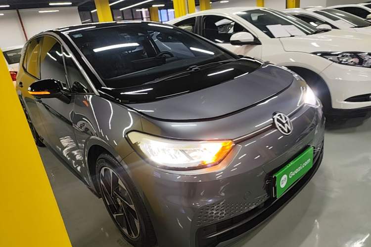 Used Volkswagen ID.3 2023 Pure Smart Edition Front Right 45 Deg