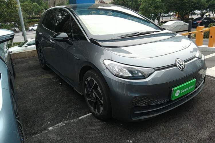Used Volkswagen ID.3 2023 Upgraded Model Pure Intelligent Enjoyment Version Front Right 45 Deg