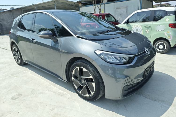 Used Volkswagen ID.3 2023 Pure Smart Edition Front Right 45 Deg