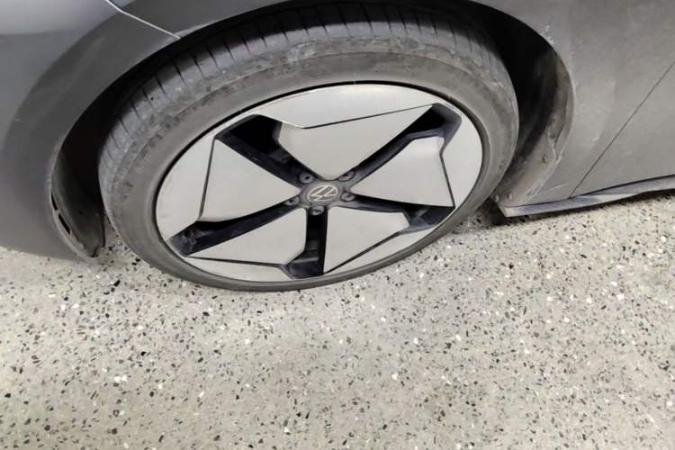Used Volkswagen ID.3 2023 Upgraded Model Pure Intelligent Enjoyment Version Left Front Wheel Hub