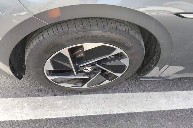 Used Volkswagen ID.3 2023 Upgraded Model Pure Intelligent Enjoyment Version Left Front Wheel Hub