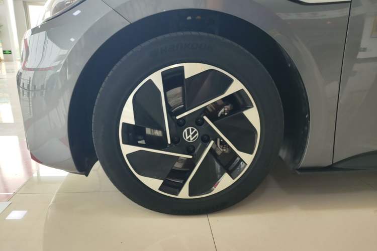 Used Volkswagen ID.3 2023 Upgraded Model Pure Intelligent Enjoyment Version Left Front Wheel Hub