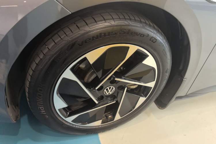 Used Volkswagen ID.3 2023 Upgraded Model Pure Intelligent Enjoyment Version Left Front Wheel Hub