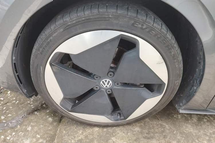 Used Volkswagen ID.3 2023 Upgraded Model Pure Intelligent Enjoyment Version Left Front Wheel Hub