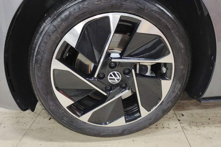 Used Volkswagen ID.3 2023 Pure Smart Edition Left Front Wheel Hub