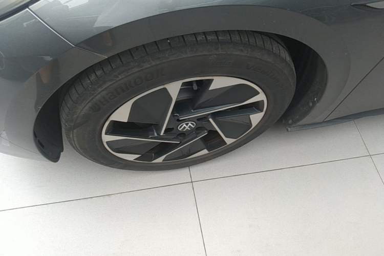Used Volkswagen ID.3 2023 Upgraded Model Pure Intelligent Enjoyment Version Left Front Wheel Hub