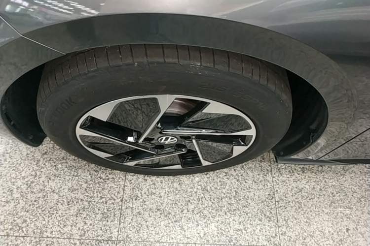 Used Volkswagen ID.3 2023 Upgraded Model Pure Intelligent Enjoyment Version Left Front Wheel Hub