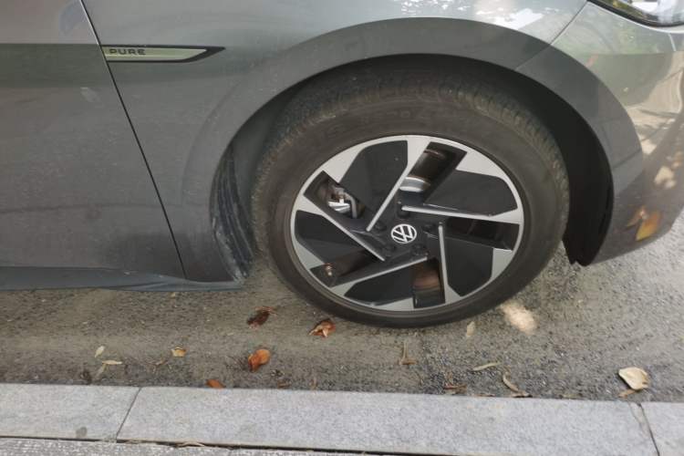 Used Volkswagen ID.3 2023 Pure Smart Edition Right Front Wheel Hub