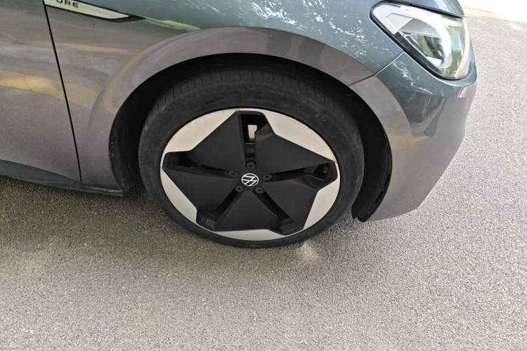 Used Volkswagen ID.3 2023 Upgraded Model Pure Intelligent Enjoyment Version Right Front Wheel Hub
