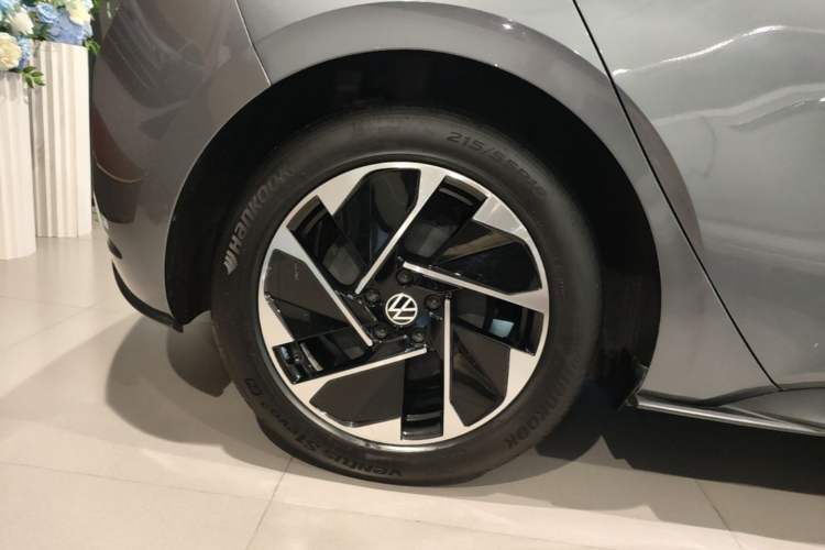 Used Volkswagen ID.3 2023 Upgraded Model Pure Intelligent Enjoyment Version Right Rear Wheel Hub