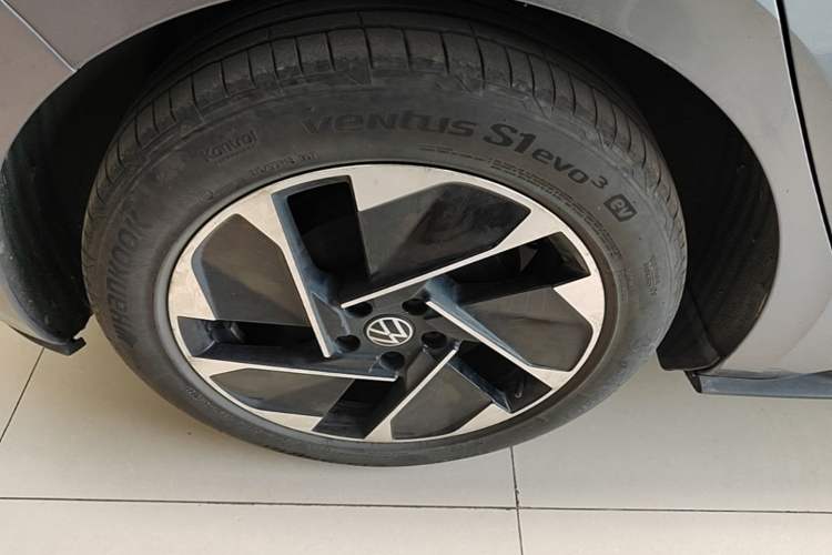 Used Volkswagen ID.3 2023 Upgraded Model Pure Intelligent Enjoyment Version Right Rear Wheel Hub