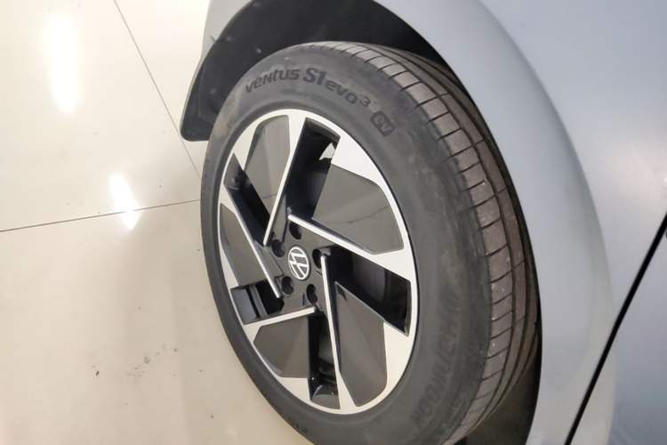 Used Volkswagen ID.3 2023 Upgraded Model Pure Intelligent Enjoyment Version Right Rear Wheel Hub