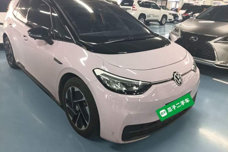 Used Volkswagen ID.3 2023 Pure Smart Edition Front Right 45 Deg