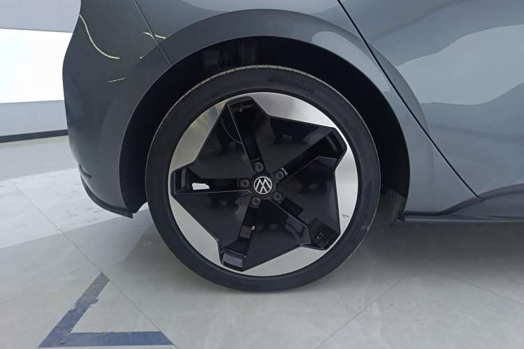 Used Volkswagen ID.3 2023 Upgraded Model Pure Intelligent Enjoyment Version Right Front Wheel Hub