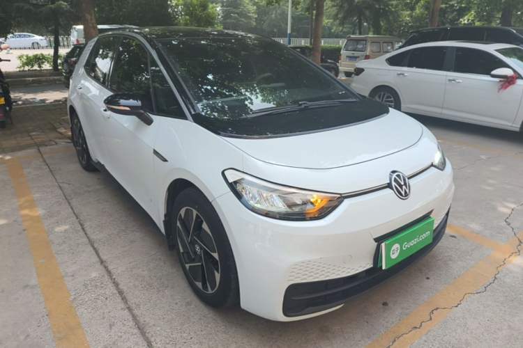 Used Volkswagen ID.3 2023 Pure Smart Edition Front Right 45 Deg