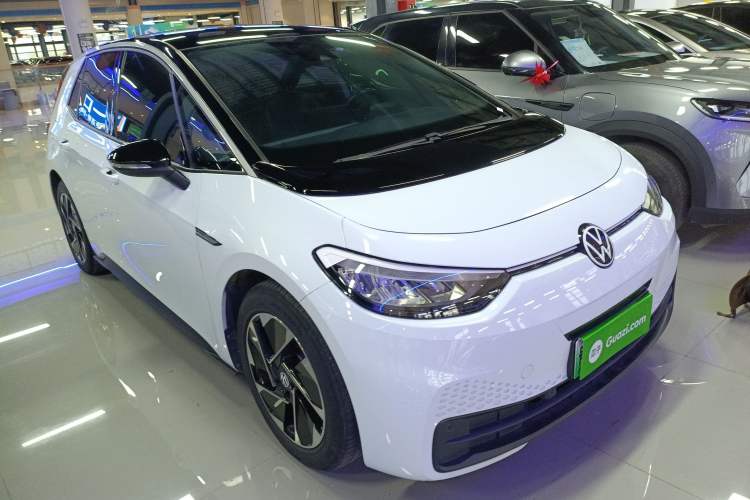 Used Volkswagen ID.3 2023 Pure Smart Edition Front Right 45 Deg