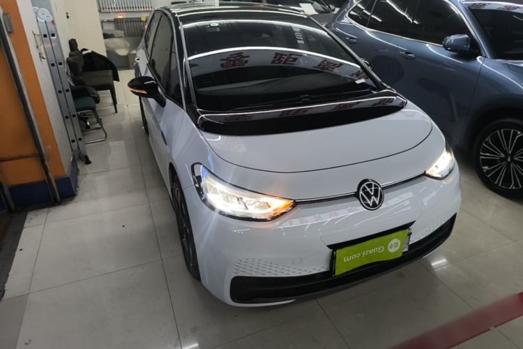 Used Volkswagen ID.3 2023 Pure Smart Edition Front Right 45 Deg