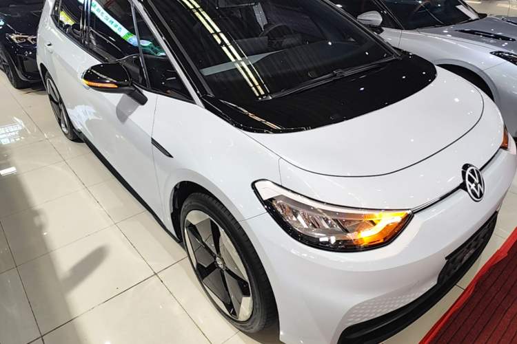 Used Volkswagen ID.3 2023 Upgraded Model Pure Intelligent Enjoyment Version Front Right 45 Deg