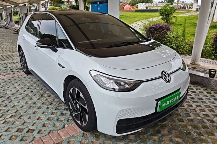 Used Volkswagen ID.3 2023 Pure Smart Edition Front Right 45 Deg