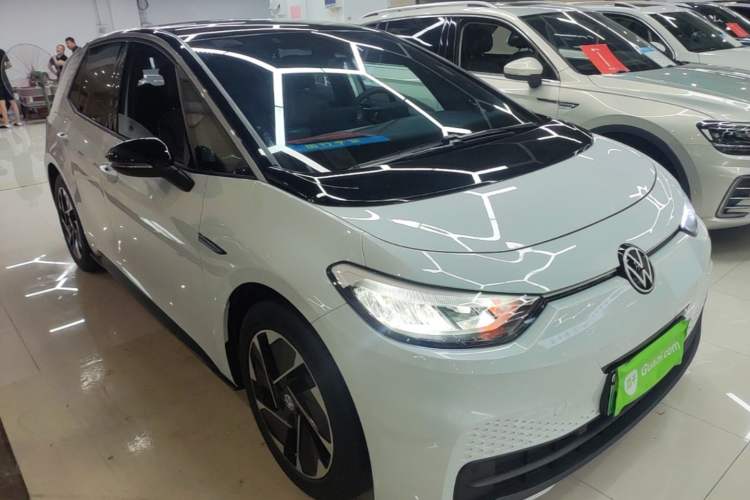 Used Volkswagen ID.3 2023 Pure Smart Edition Front Right 45 Deg