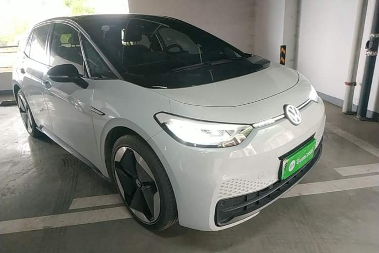 Used Volkswagen ID.3 2023 Pure Smart Edition Front Right 45 Deg